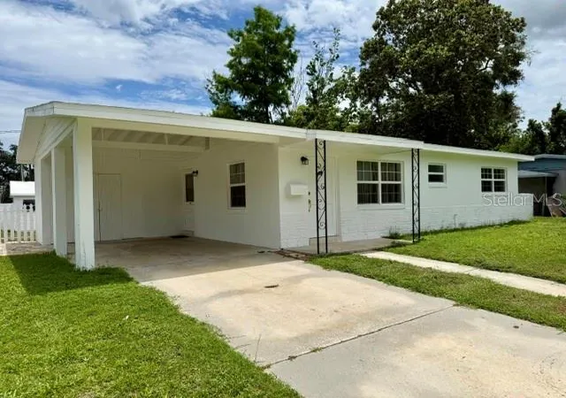 3rd image of 10450 Eastside Ave, Brooksville, FL 34601 | MLS# W7886252