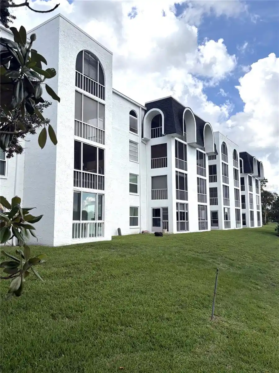 Listing Photo 2 - Condo for sale in 1200 37Th St N located at 1200 37Th St N, St. Petersburg, FL 33713 - Unit #107