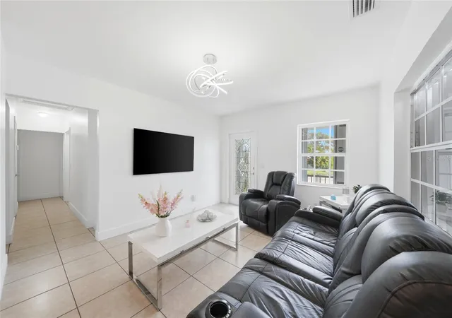 5th image of 465 E 38Th St, Hialeah, FL 33013 | MLS# TB8513944
