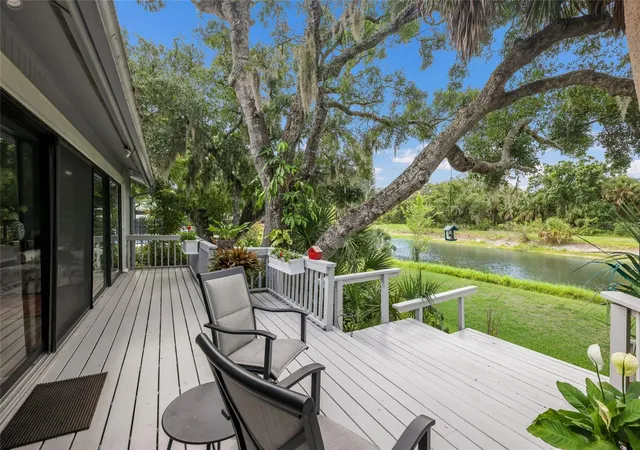 Photo 4 of Single family home for sale at 851 Faulkwood Ct, Sarasota, FL 34232 | MLS# A4695397 | Listing updated on 2026-09-16
