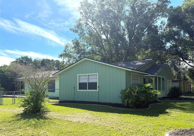 Photo 2 of Single family home for sale at 101 S Flamingo Ave, Winter Springs, FL 32708 | MLS# S5150918 | Listing updated on 2026-10-03