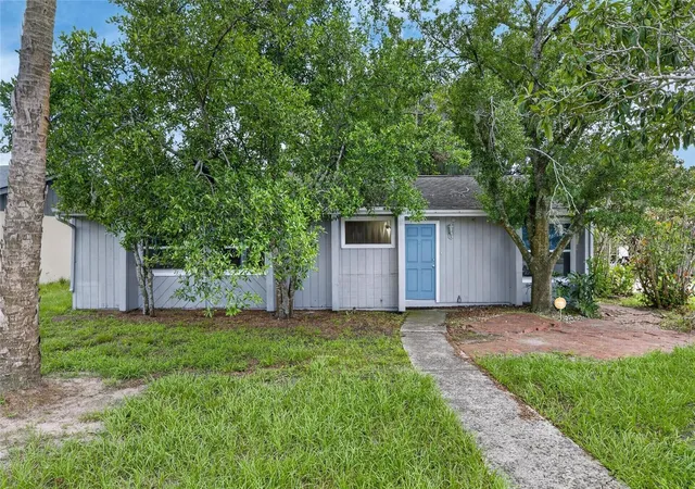 2nd image of 5001 Whiteway Dr, Tampa, FL 33617 | MLS# TB8513974