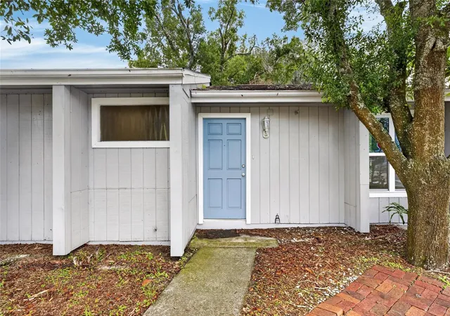 3rd image of 5001 Whiteway Dr, Tampa, FL 33617 | MLS# TB8513974