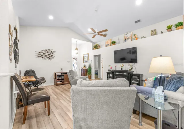 Photo 3 of Single family home for sale at 7024 Bendelow Dr, Lakeland, FL 33810 | MLS# L4962324 | Listing updated on 2026-06-13