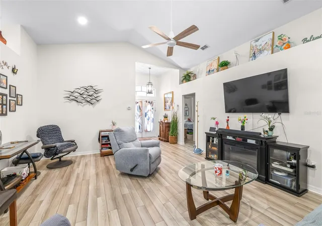 Photo 4 of Single family home for sale at 7024 Bendelow Dr, Lakeland, FL 33810 | MLS# L4962324 | Listing updated on 2026-06-13