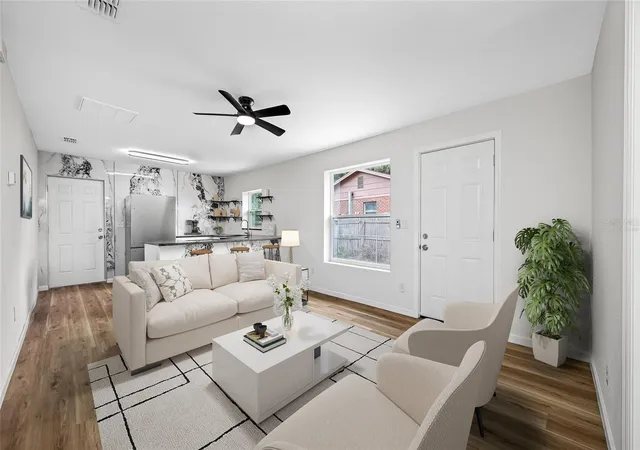 Photo 4 of Single family home for sale at 308 W 10th Street, Lakeland, FL 33805 | MLS# TB8514036 | Listing updated on 2026-10-20
