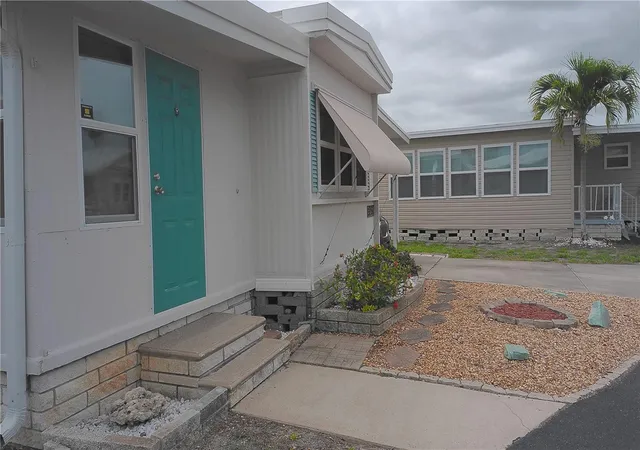 Photo 3 of Manufactured home for sale at 7234 Mount Fairfield Rd NE #529, Saint Petersburg, FL 33702 | MLS# C7526786 | Listing updated on 2026-09-29