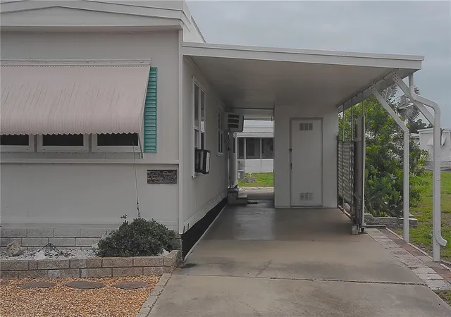 Photo 4 of Manufactured home for sale at 7234 Mount Fairfield Rd NE #529, Saint Petersburg, FL 33702 | MLS# C7526786 | Listing updated on 2026-09-29