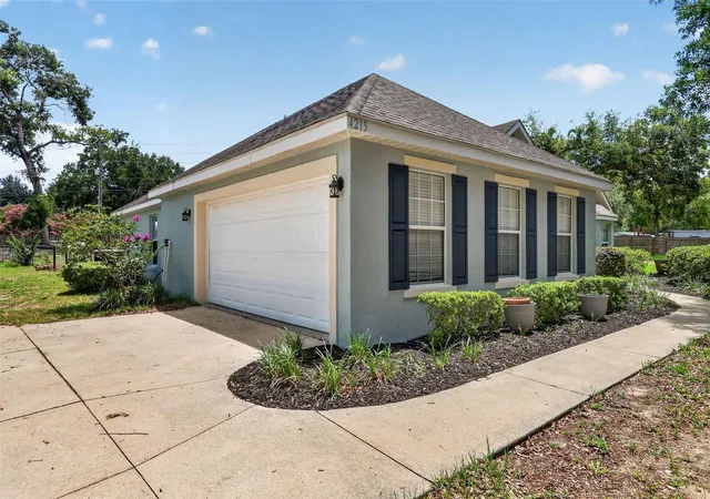 Homes for sale in Fruitland Park, FL | 4215 Williams St, Fruitland Park, FL 34731 | MLS# G5113098