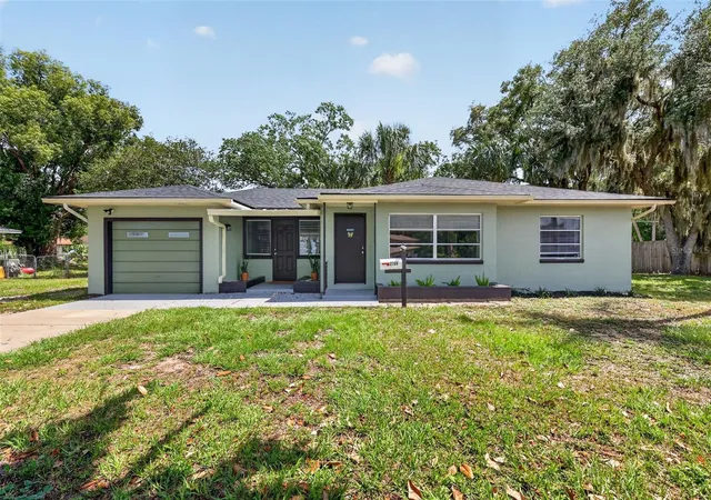 Photo 2 of Single family home for sale at 2760 Westland Rd, Mount Dora, FL 32757 | MLS# G5113099 | Listing updated on 2026-10-02