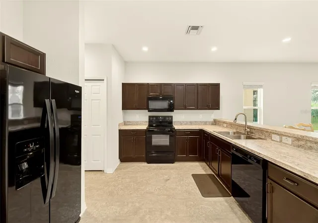 Photo 4 of Townhouse for sale at 4680 Vignette Way, Sarasota, FL 34240 | MLS# TB8514067 | Listing updated on 2026-09-03