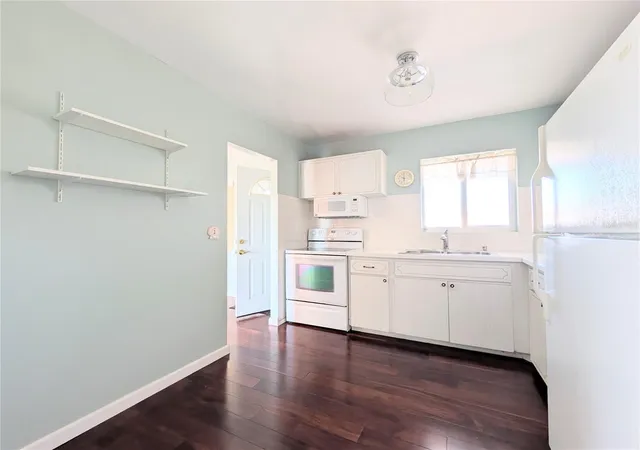 4th image of 5922 Garden Ln #A31, Bradenton, FL 34207 | MLS# A4695425