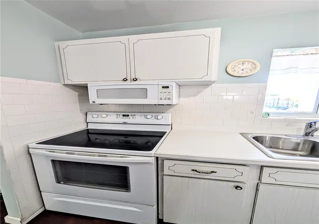 5th image of 5922 Garden Ln #A31, Bradenton, FL 34207 | MLS# A4695425
