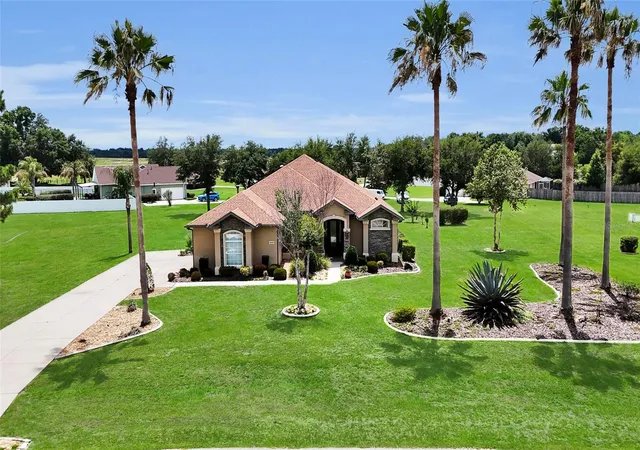 Single family home for sale at 9908 SE 67th Avenue Rd, BELLEVIEW, FL 34420 | MLS# OM725736