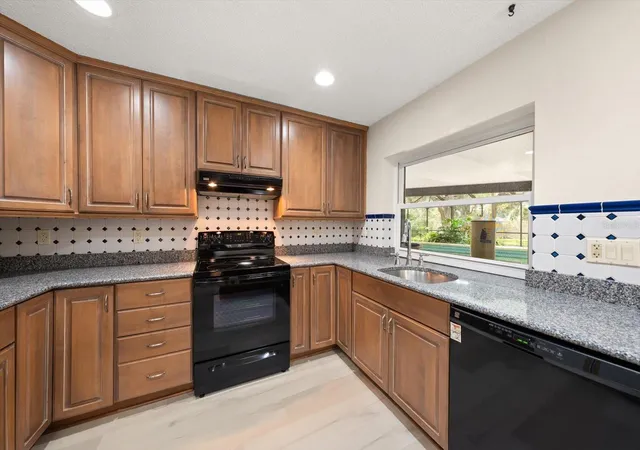 Photo 3 of Single family home for sale at 3408 Cullendale Dr, Tampa, FL 33618 | MLS# TB8514090 | Listing updated on 2026-10-05