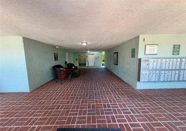 2nd image of 1706 Belleair Forest Dr, BELLEAIR, FL 33756