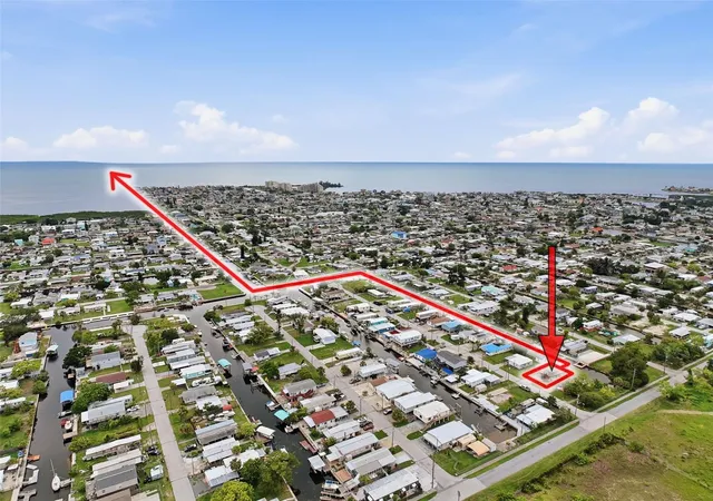 Photo 3 of Manufactured home for sale at 6839 Curlew Ln, Hudson, FL 34667 | MLS# W7886282 | Listing updated on 2026-10-02