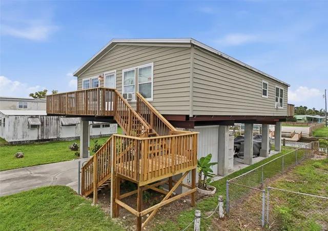 Photo 3 of Manufactured home for sale at 6839 Curlew Ln, Hudson, FL 34667 | MLS# W7886282 | Listing updated on 2026-10-02