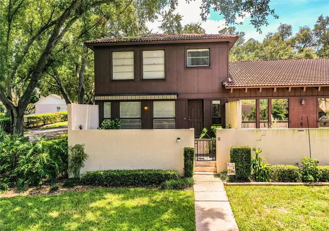 Condo for sale at 11 Loma Verde #11, LAKELAND, FL 33813 | MLS# L4962333