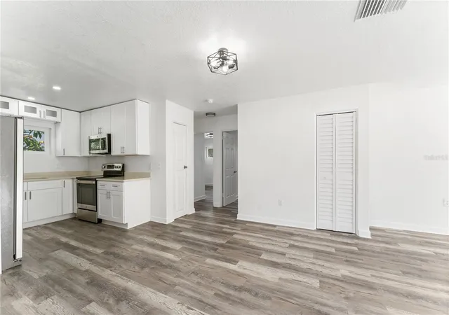 Photo 2 of Single family home for sale at 6221 Florida Cir E, Apollo Beach, FL 33572 | MLS# TB8514123 | Listing updated on 2026-09-26