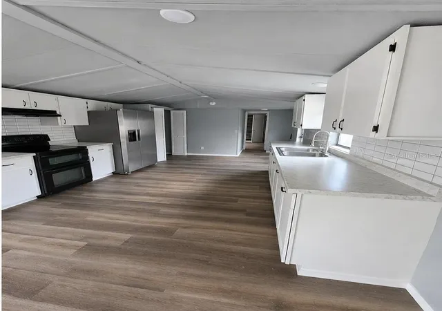 Photo 3 of Manufactured home for sale at 13585 Se 119th Street, Ocklawaha, FL 32179 | MLS# O6412346 | Listing updated on 2026-09-21