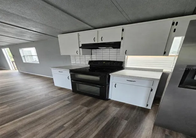 Photo 3 of Manufactured home for sale at 13585 SE 119th Street, Ocklawaha, FL 32179 | MLS# O6412346 | Listing updated on 2026-09-21