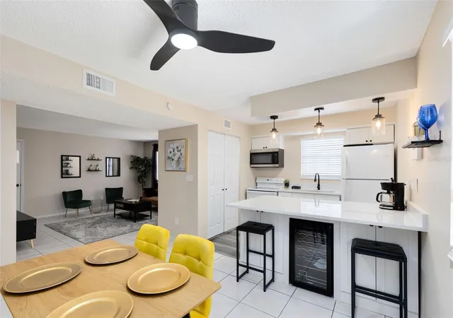 Listing Photo 4 - Condo for sale in building located at 1228 E Muriel St, ORLANDO, FL 32806
