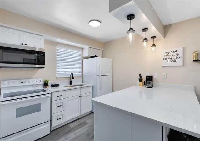 Listing Photo 5 - Condo for sale in building located at 1228 E Muriel St, ORLANDO, FL 32806