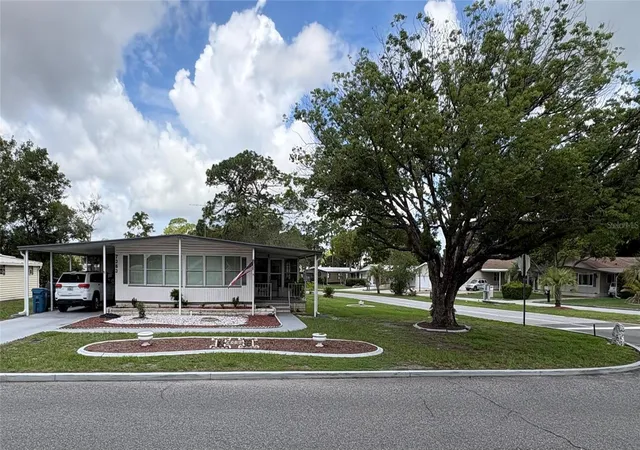 Photo 2 of Manufactured home for sale at 7363 Brookridge Central Blvd, Brooksville, FL 34613 | MLS# W7886286 | Listing updated on 2026-08-19