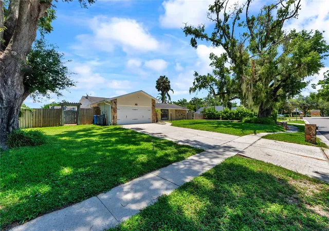Photo 4 of Single family home for sale at 13603 Westshire Dr, Tampa, FL 33618 | MLS# TB8514166 | Listing updated on 2026-08-29