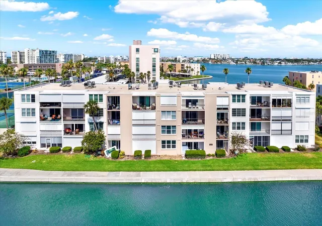 Photo 2 of Condo for sale at 7625 Sun Is Dr S #304, South Pasadena, FL 33707 | MLS# TB8514170 | Listing updated on 2026-09-01