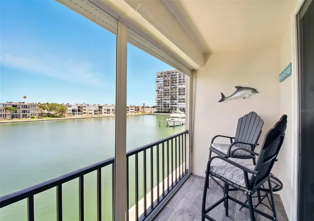 Photo 4 of Condo for sale at 7625 Sun Is Dr S #304, South Pasadena, FL 33707 | MLS# TB8514170 | Listing updated on 2026-09-01