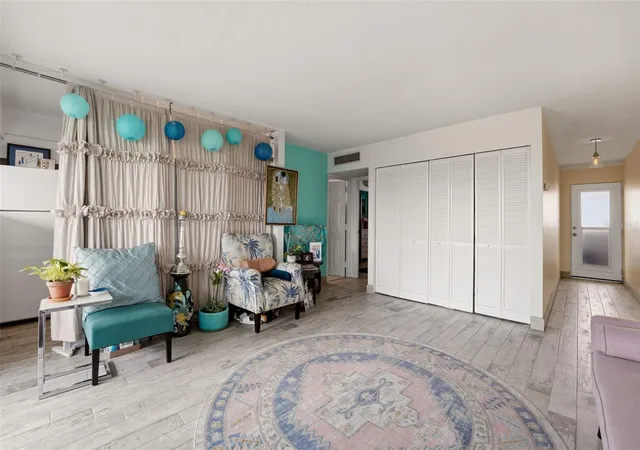 5th image of 33 S Gulfstream Ave, Sarasota, FL 34236
