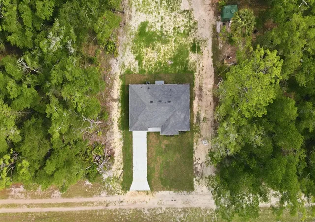 Photo 3 of Single family home for sale at 9590 W Tennessee Ln, Crystal River, FL 34428 | MLS# TB8514175 | Listing updated on 2026-09-30
