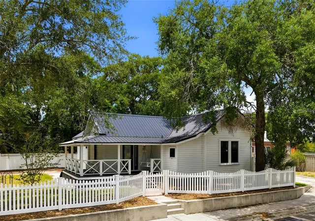 Homes for sale in Tampa, FL | 5602 N Ola Ave, Tampa, FL 33604 | MLS# TB8514207