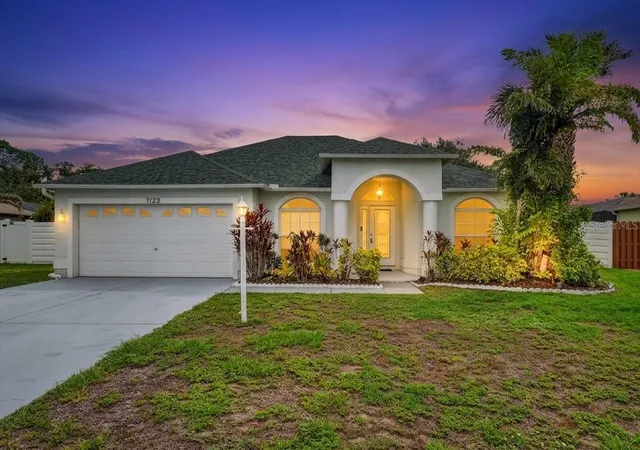 Photo 2 of Sale Pending at 7122 87th Lane E, Palmetto, FL 34221 | MLS# TB8514232 | Listing updated on 2026-09-25