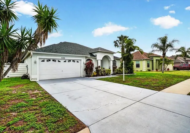 Photo 3 of Sale Pending at 7122 87th Lane E, Palmetto, FL 34221 | MLS# TB8514232 | Listing updated on 2026-09-25