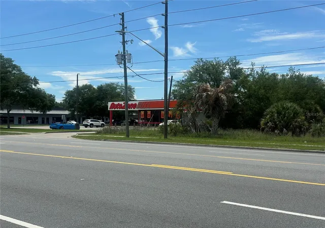 3rd image of 950 Ne 5Th St, Crystal River, FL 34429 | MLS# TB8514246