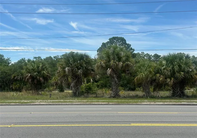 5th image of 950 Ne 5th St, Crystal River, FL 34429 | MLS# TB8514246
