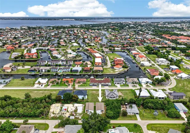 2nd image of 1018 S Marlin Dr, Punta Gorda, FL 33950 | MLS# C7526801