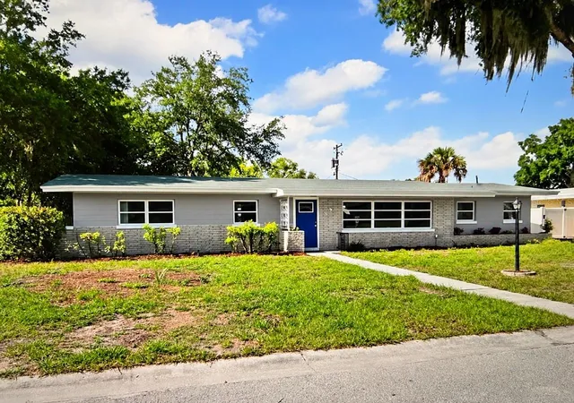Single family home for sale at 6 Golfview Cir NE, Winter Haven, FL 33881 | MLS# P4938888 | Listing updated on 2026-09-23