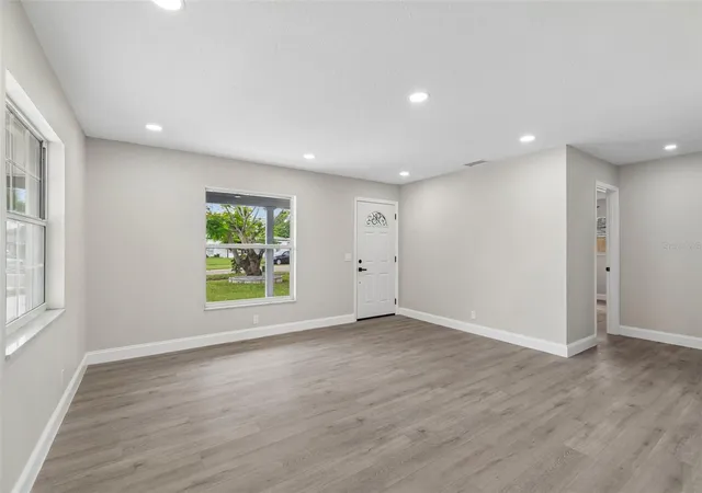Photo 4 of Single family home for sale at 6532 S W Shore Cir, Tampa, FL 33616 | MLS# TB8514270 | Listing updated on 2026-10-01