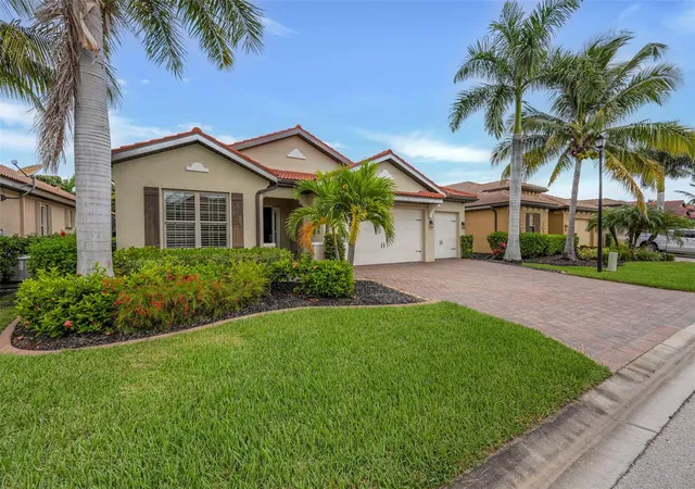 Homes for sale in Fort Myers, FL | 8720 Westwood Oaks Pl, Fort Myers, FL 33908 | MLS# C7526805