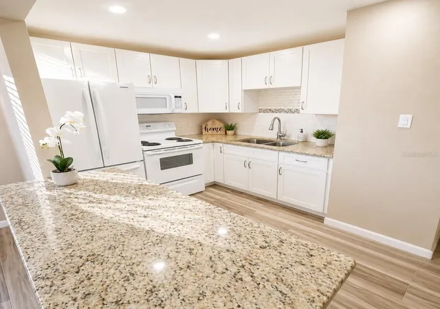 4th image of 2501 Harn Blvd #H27, Clearwater, FL 33764 | MLS# TB8514282