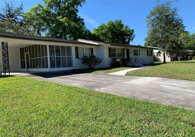 Photo 2 of Single family home for sale at 1106 Ne 17th Terrace, Ocala, FL 34470 | MLS# OM725761 | Listing updated on 2026-08-11
