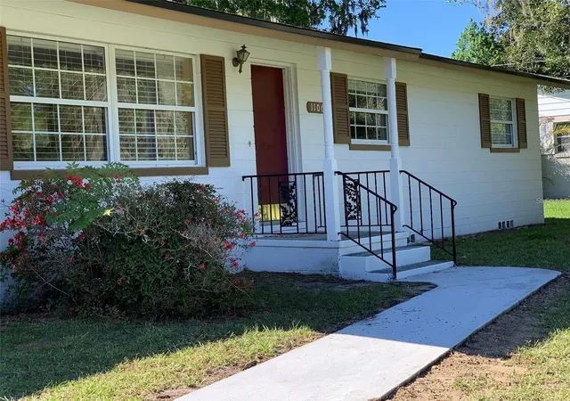 Photo 1 of Single family home for sale at 1106 Ne 17th Terrace, Ocala, FL 34470 | MLS# OM725761 | Listing updated on 2026-08-11