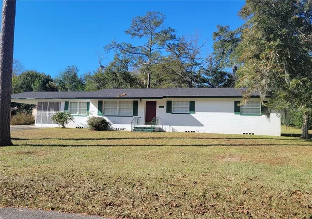 Photo 3 of Single family home for sale at 1106 NE 17th Terrace, Ocala, FL 34470 | MLS# OM725761 | Listing updated on 2026-08-11