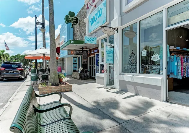 2nd image of 1100 Benjamin Franklin Dr, SARASOTA, FL 34236