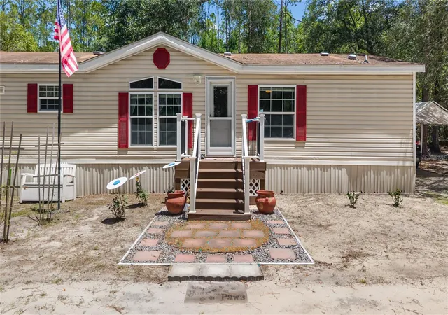 1st image of 106 Arrowhead Point Rd, Hawthorne, FL 32640 | MLS# OM725764