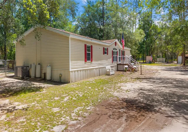 2nd image of 106 Arrowhead Point Rd, Hawthorne, FL 32640 | MLS# OM725764